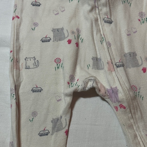 GAP - Cream Baby Footie Sleeper - Picture 3 of 3